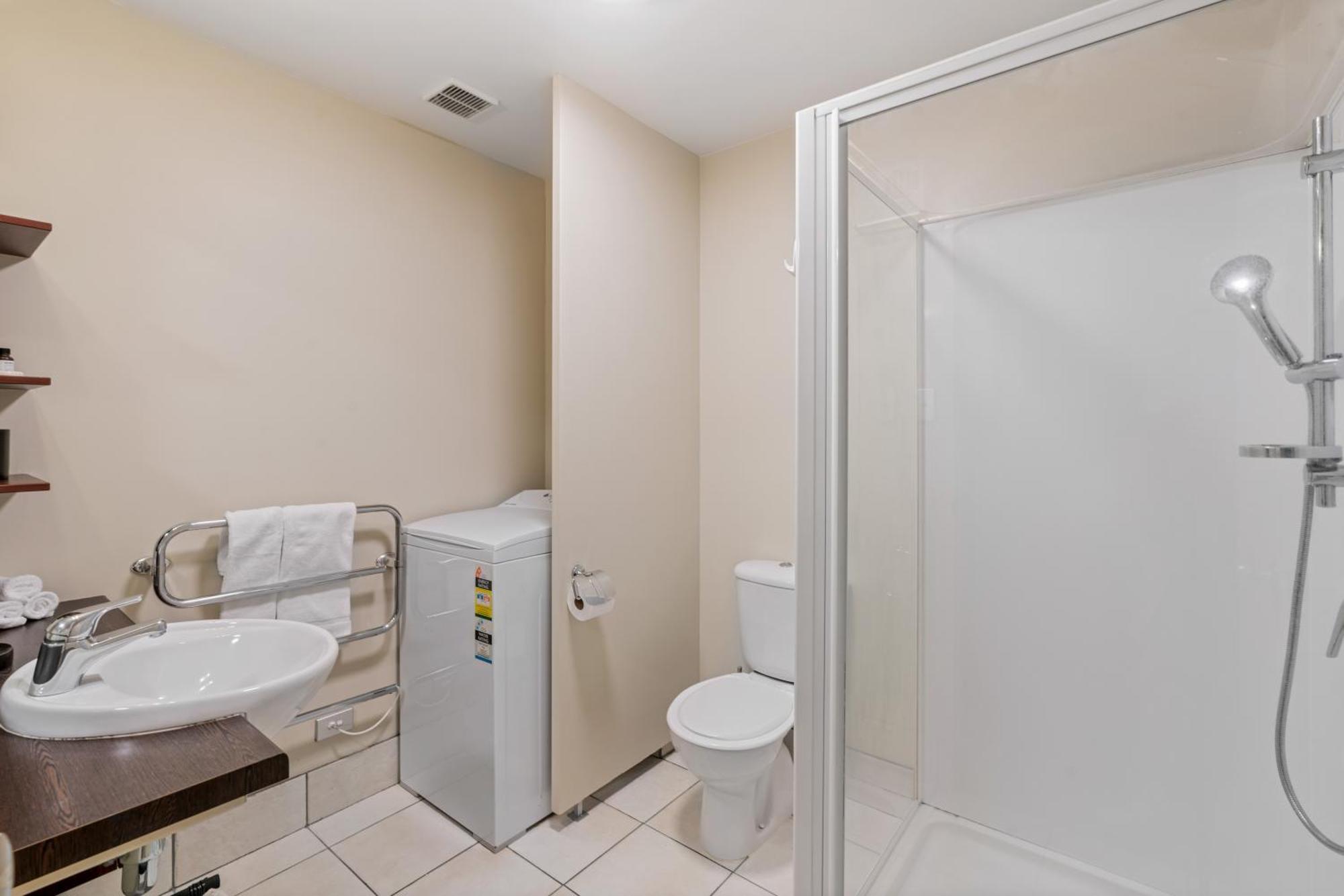 2-Bedroom Apartment With Lake & Mountain View - Beechwood Queenstown Exteriör bild