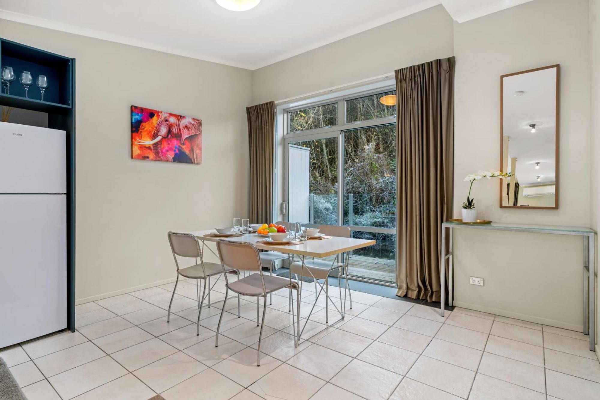 2-Bedroom Apartment With Lake & Mountain View - Beechwood Queenstown Exteriör bild